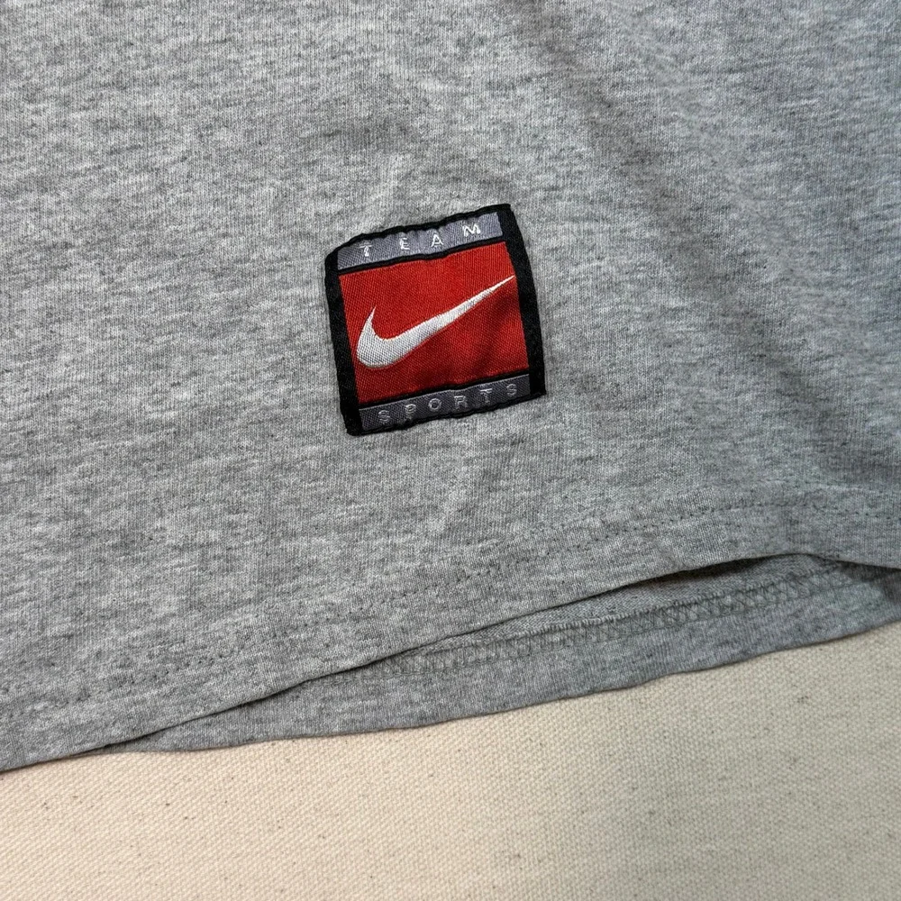 Vintage Nike Team Sports USC Trojans Basketball T-Shirt Gray Mens Medium 90s Tee